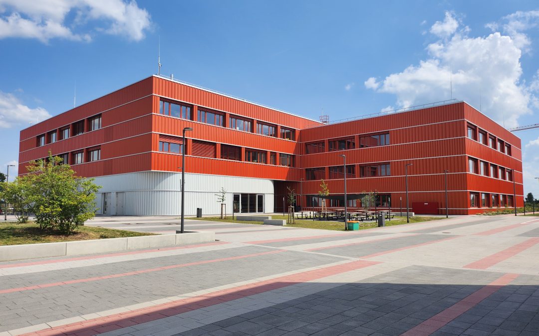 Schulcampus mit 3-Feld-Sporthalle